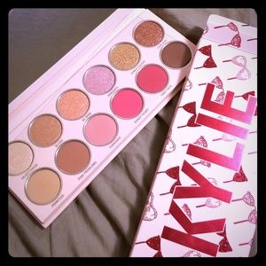 BNIB kylie valentine palette